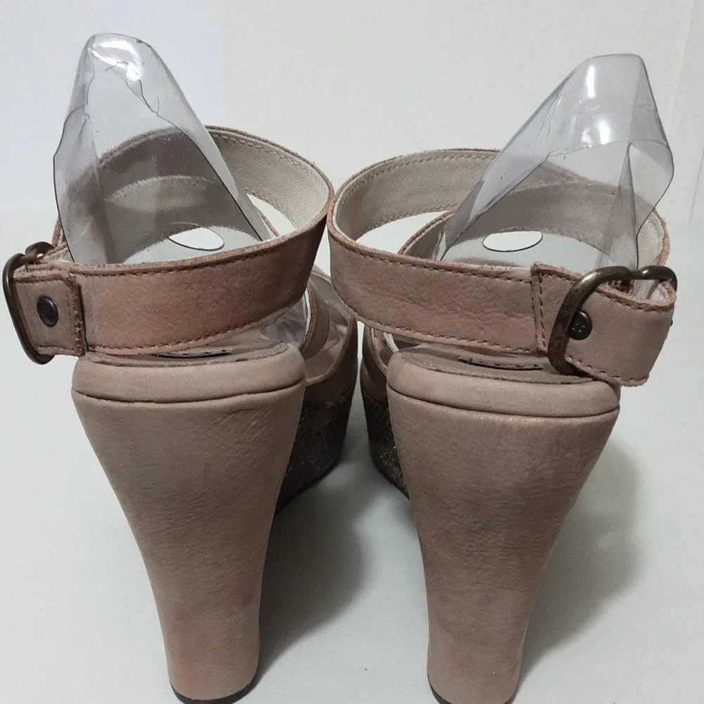 UGG very good